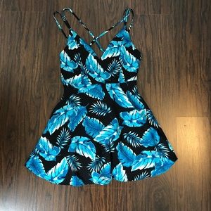 Forever 21 tank top Feather pattern size M